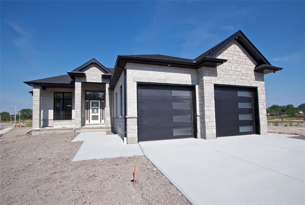 835 MAGNOLIA Lane, Sarnia, Ontario, Canada