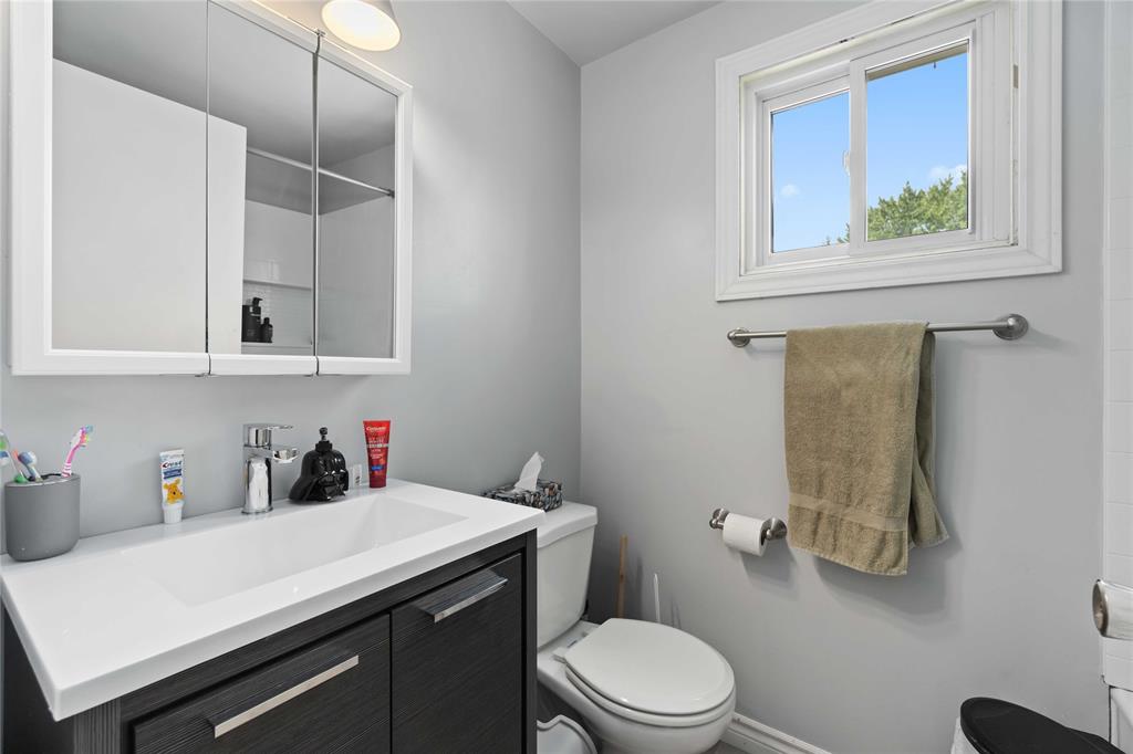 1327 ASCOT Circle, Sarnia, Ontario, Canada