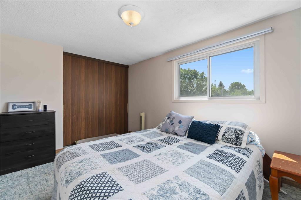 1327 ASCOT Circle, Sarnia, Ontario, Canada