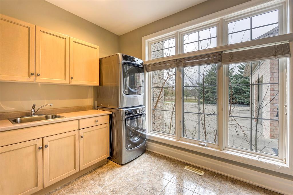 1671 MODELAND Road, Sarnia, Ontario, Canada