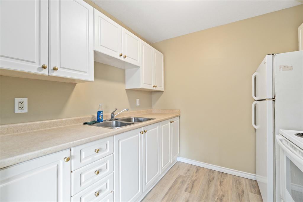 881 CARLETON Place Unit# 6, Sarnia, Ontario, Canada