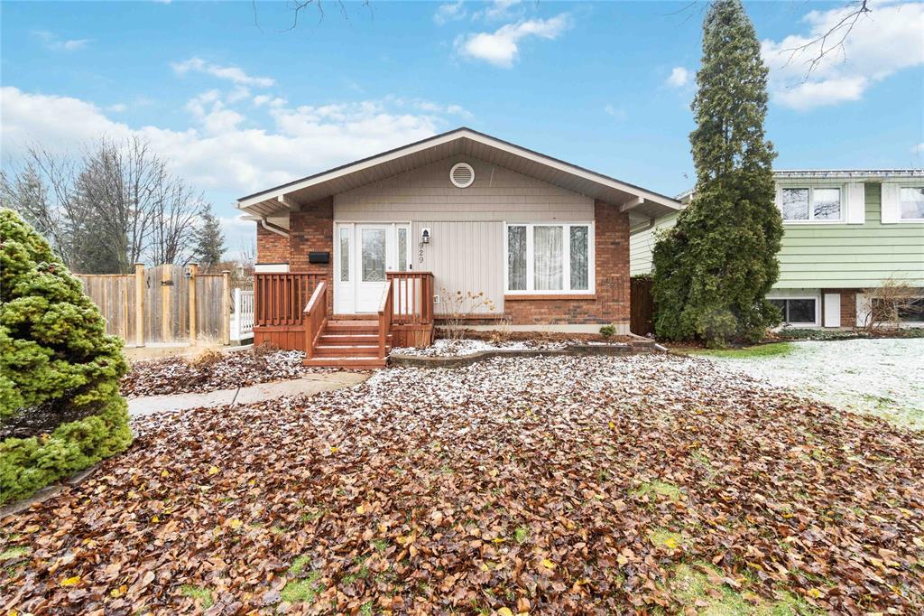929 ASSINIBOINE Crescent, Sarnia, Ontario, Canada photo 2