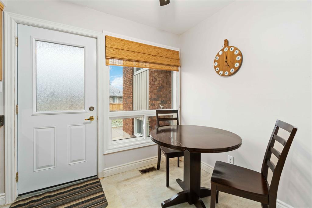 929 ASSINIBOINE Crescent, Sarnia, Ontario, Canada photo 6