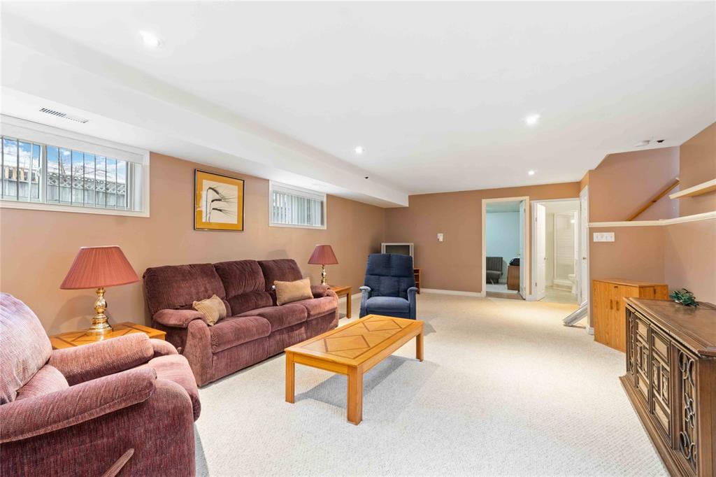 929 ASSINIBOINE Crescent, Sarnia, Ontario, Canada photo 18