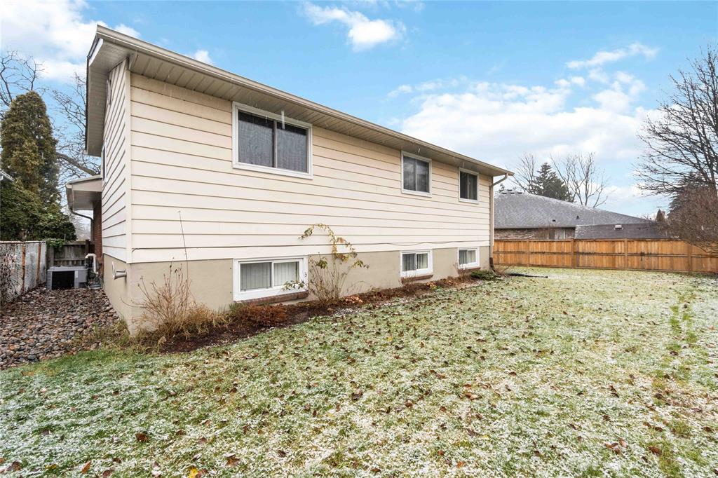 929 ASSINIBOINE Crescent, Sarnia, Ontario, Canada photo 29