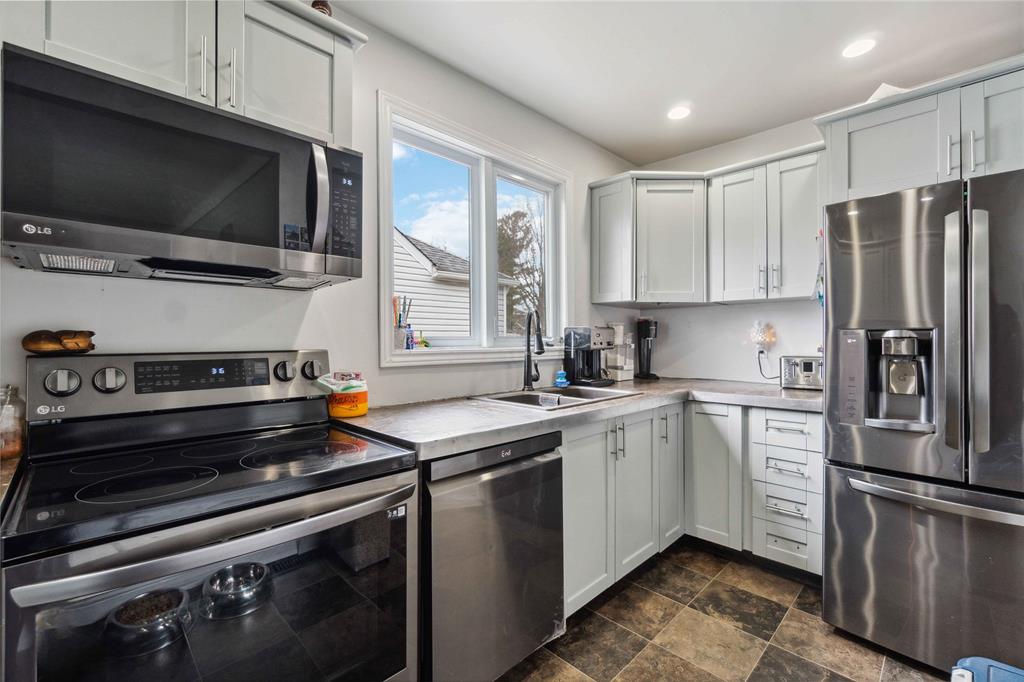 674 HALL Street, Sarnia, Ontario, Canada photo 9