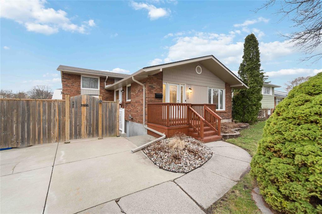 929 ASSINIBOINE Crescent, Sarnia, Ontario, Canada photo 2