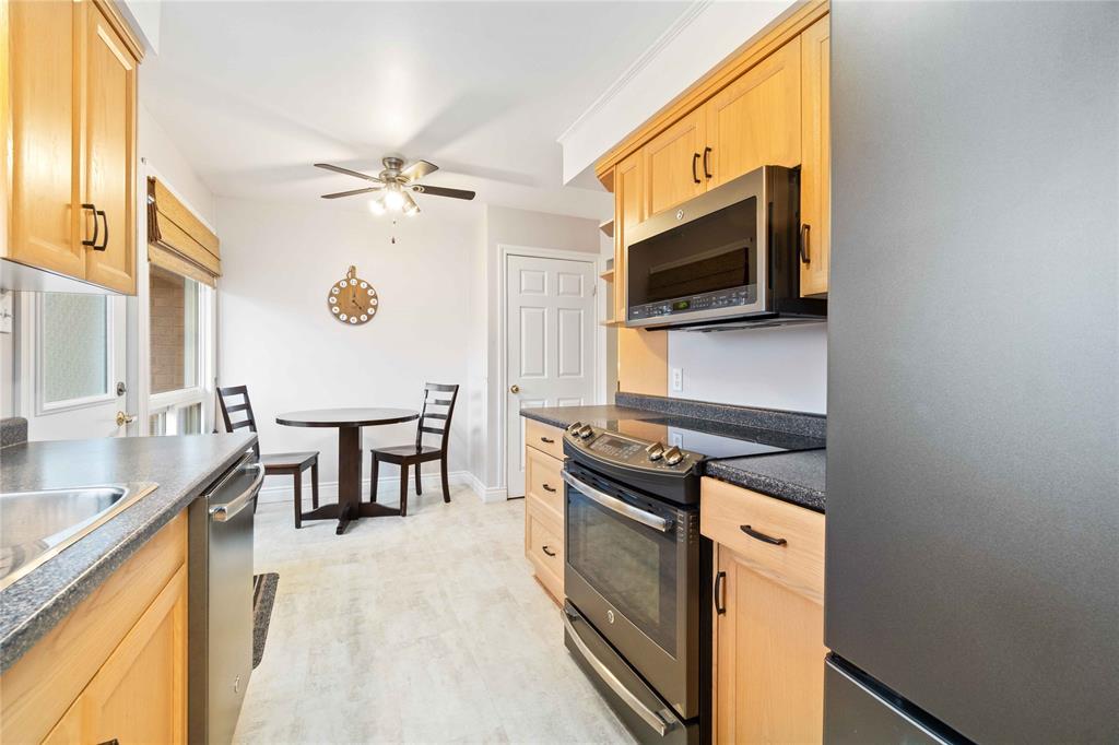 929 ASSINIBOINE Crescent, Sarnia, Ontario, Canada photo 4