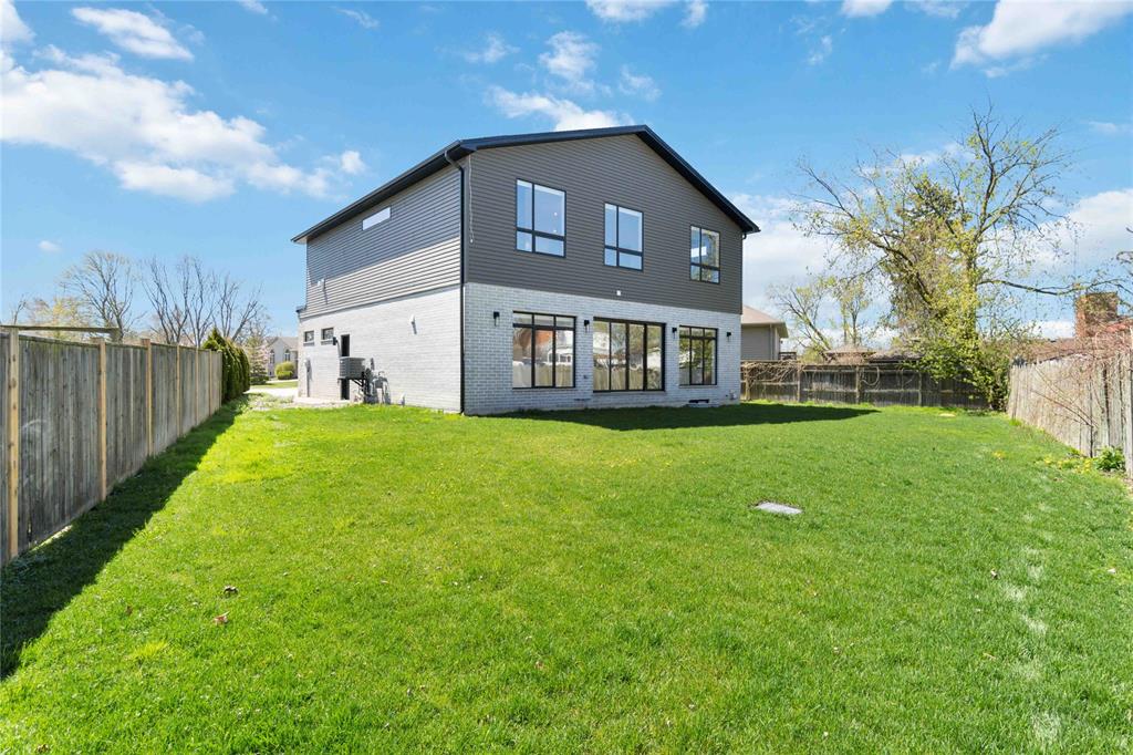 414 SILVER SANDS Lane, Sarnia, Ontario, Canada