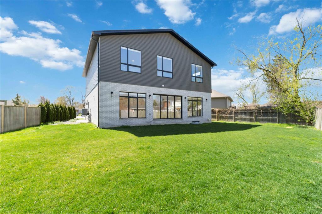 414 SILVER SANDS Lane, Sarnia, Ontario, Canada