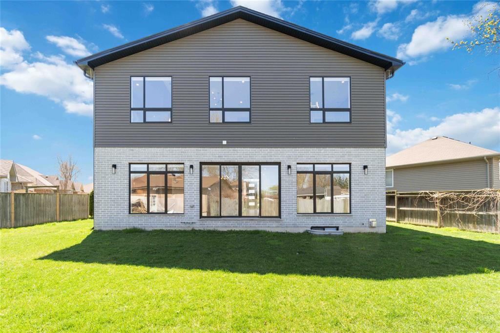 414 SILVER SANDS Lane, Sarnia, Ontario, Canada