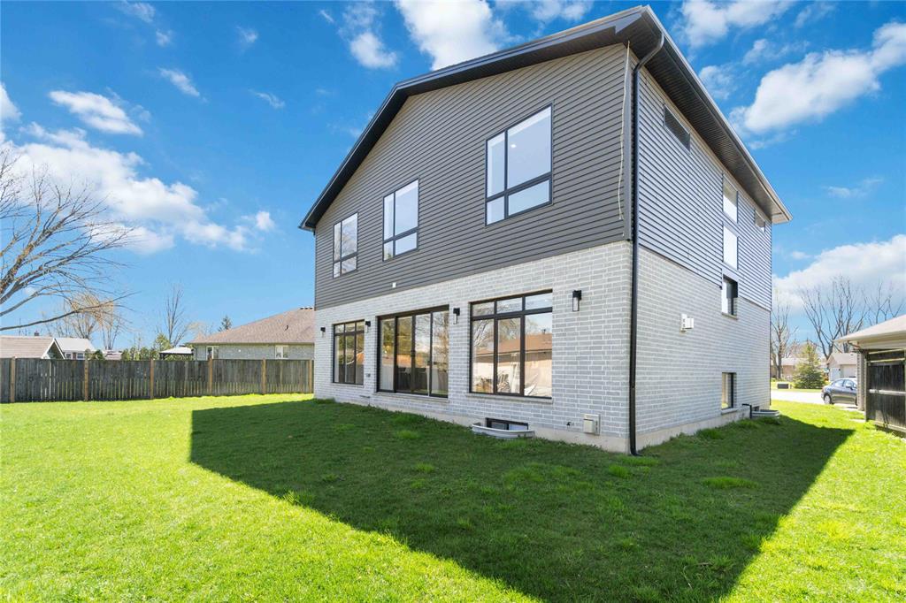 414 SILVER SANDS Lane, Sarnia, Ontario, Canada