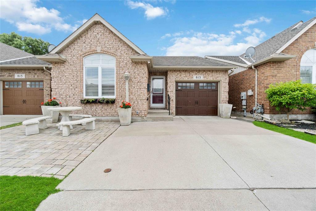 813 CARRIAGE Way, Sarnia, Ontario, Canada
