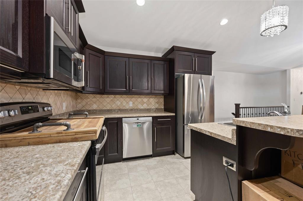 813 CARRIAGE Way, Sarnia, Ontario, Canada
