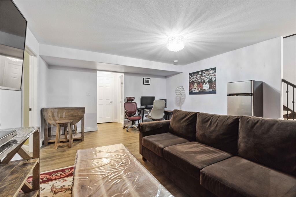 813 CARRIAGE Way, Sarnia, Ontario, Canada