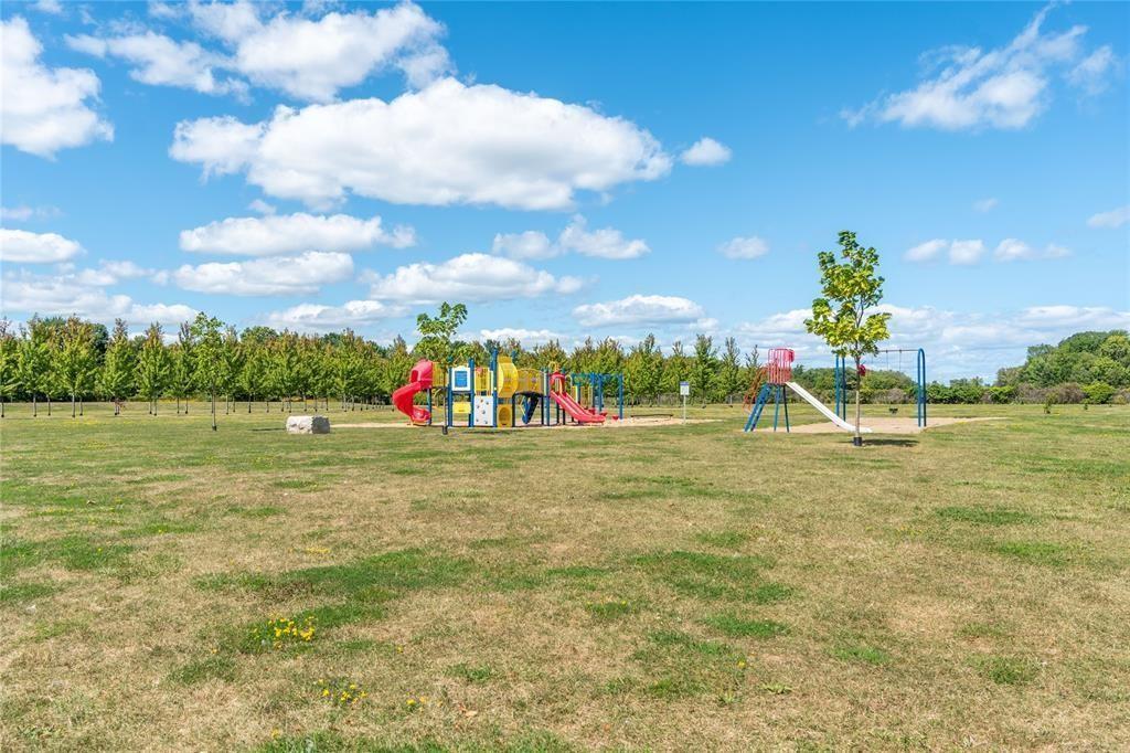 813 CARRIAGE Way, Sarnia, Ontario, Canada