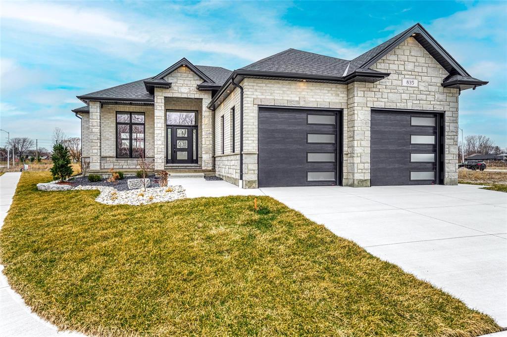 835 MAGNOLIA Lane, Sarnia, Ontario, Canada