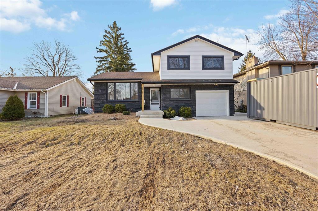 572 THAMES Street, Plympton-Wyoming, Ontario, Canada