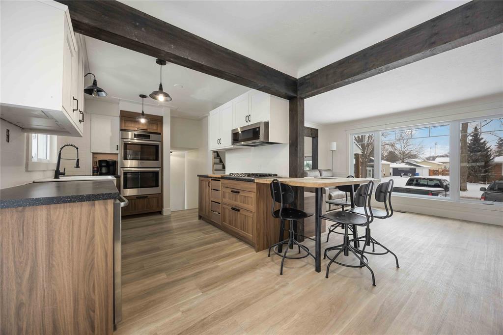 572 THAMES Street, Plympton-Wyoming, Ontario, Canada