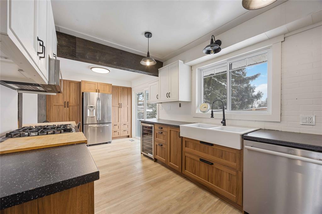 572 THAMES Street, Plympton-Wyoming, Ontario, Canada