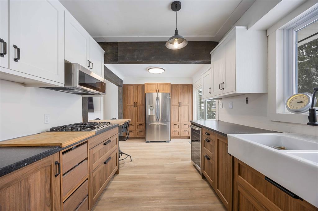 572 THAMES Street, Plympton-Wyoming, Ontario, Canada