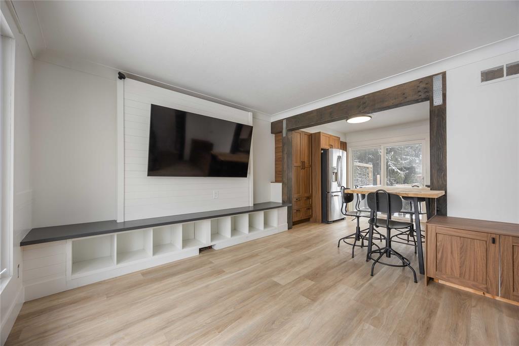 572 THAMES Street, Plympton-Wyoming, Ontario, Canada