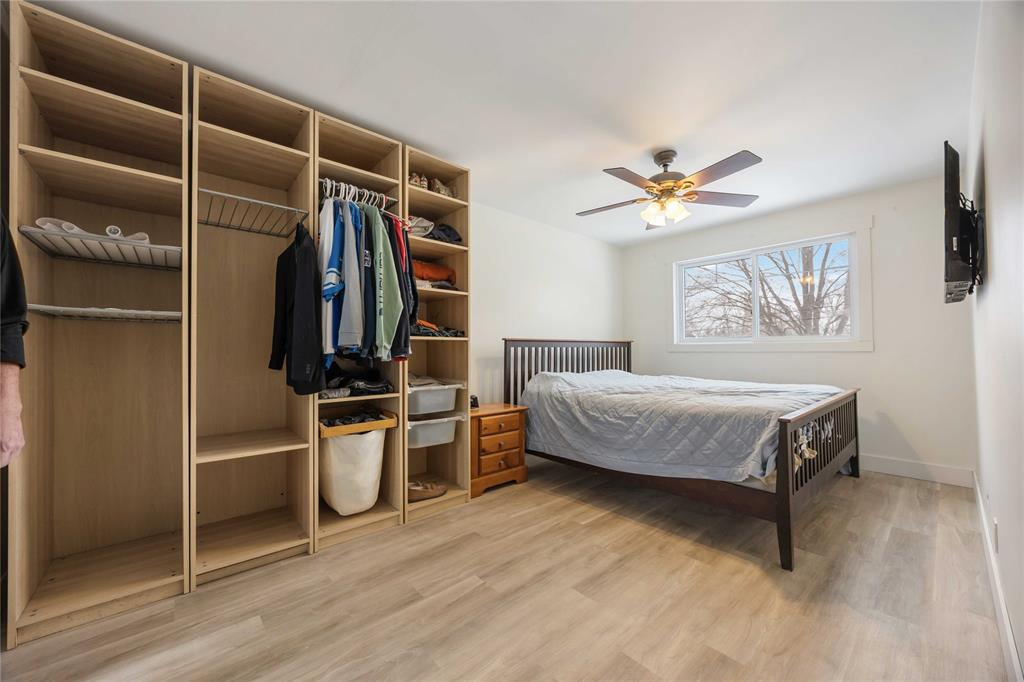 572 THAMES Street, Plympton-Wyoming, Ontario, Canada