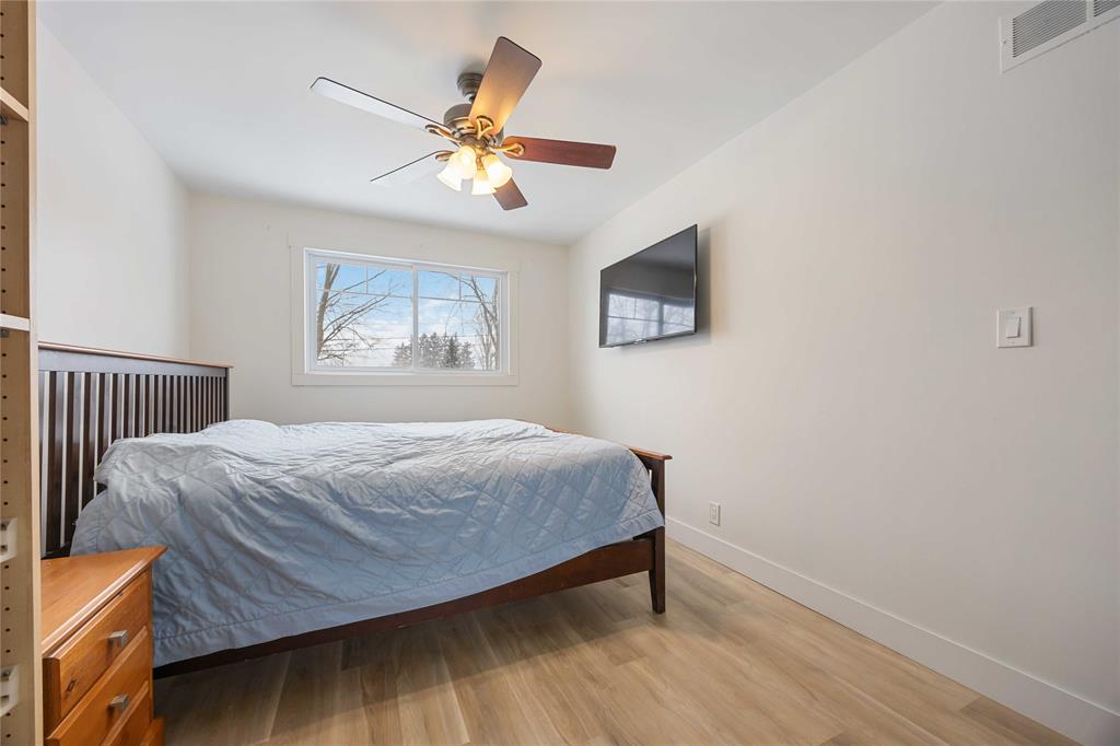 572 THAMES Street, Plympton-Wyoming, Ontario, Canada