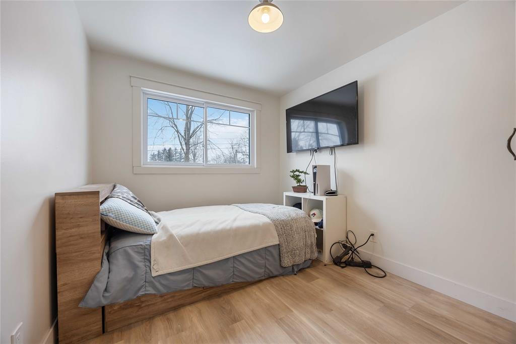 572 THAMES Street, Plympton-Wyoming, Ontario, Canada