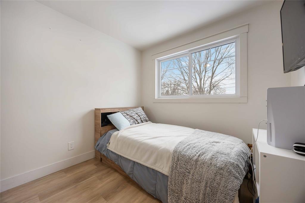 572 THAMES Street, Plympton-Wyoming, Ontario, Canada