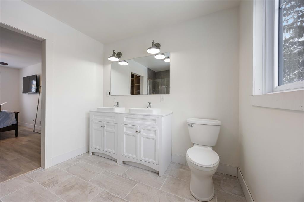 572 THAMES Street, Plympton-Wyoming, Ontario, Canada