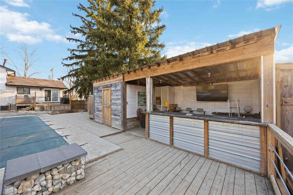 572 THAMES Street, Plympton-Wyoming, Ontario, Canada