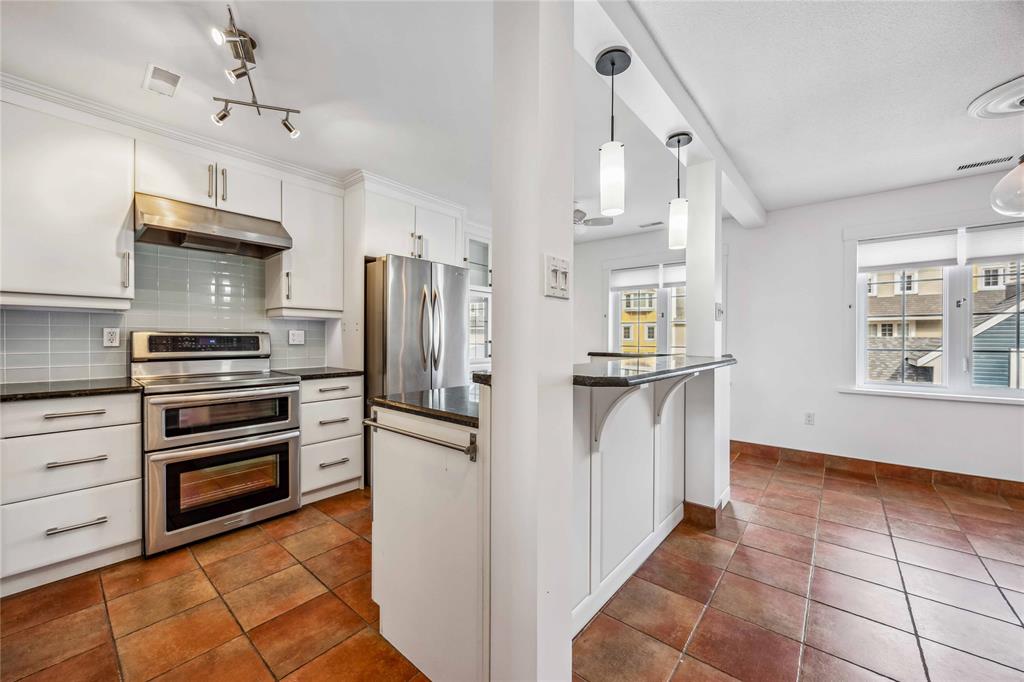 1500 VENETIAN Boulevard Unit# W-17, Point Edward, Ontario, Canada