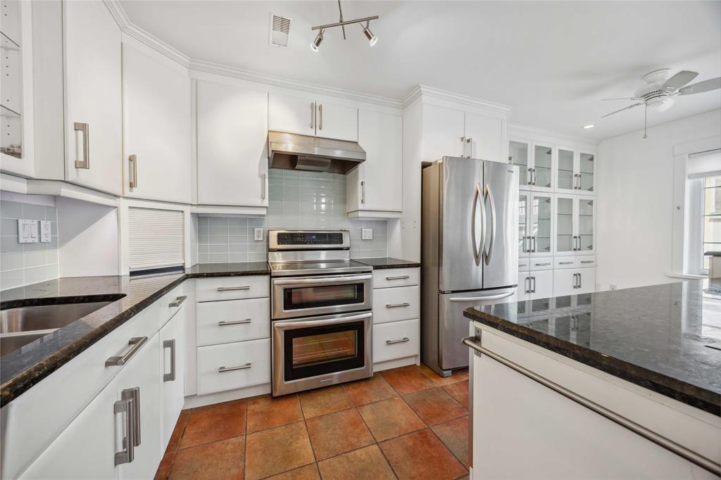 1500 VENETIAN Boulevard Unit# W-17, Point Edward, Ontario, Canada