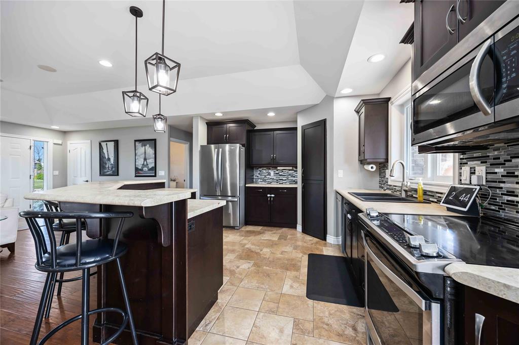 3988 CULLEN Drive, Plympton-Wyoming, Ontario, Canada