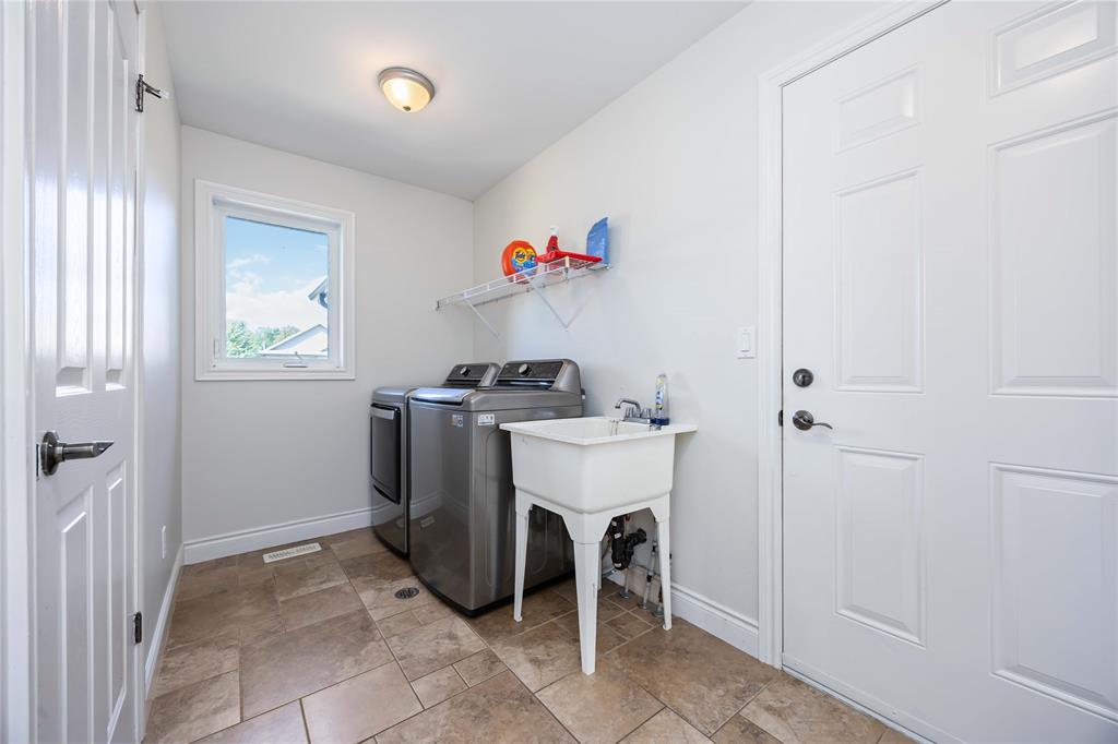 3988 CULLEN Drive, Plympton-Wyoming, Ontario, Canada
