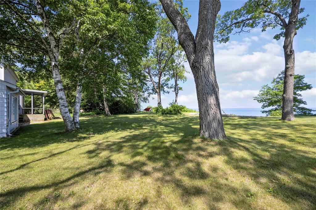 1898 LAKESHORE Road, Sarnia, Ontario, Canada photo 3