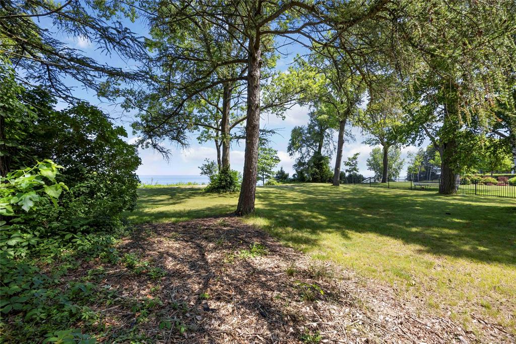 1898 LAKESHORE Road, Sarnia, Ontario, Canada photo 4