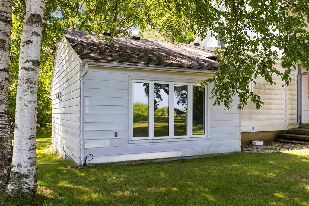 1898 LAKESHORE Road, Sarnia, Ontario, Canada photo 11