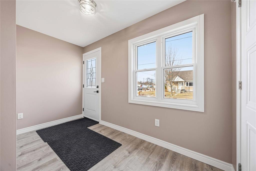 534 Montcalm Avenue, Sarnia, Ontario, Canada photo 3