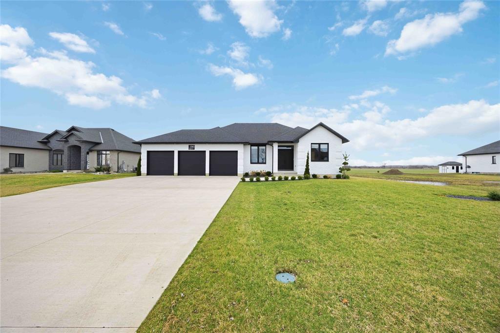 3745 QUEEN Street, Plympton-Wyoming, Ontario, Canada photo 1