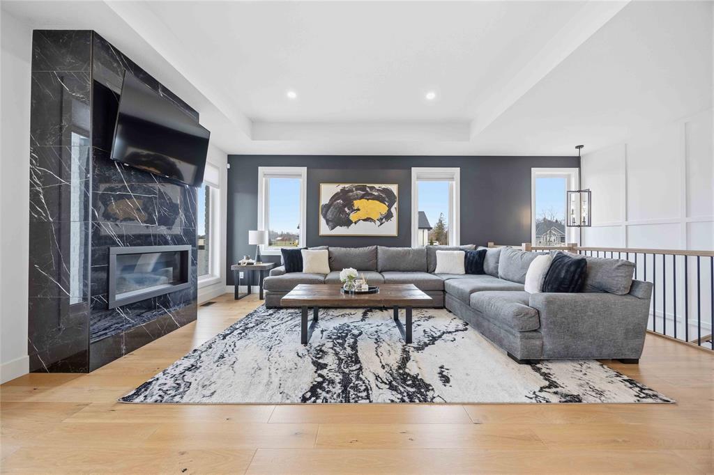 3745 QUEEN Street, Plympton-Wyoming, Ontario, Canada photo 6