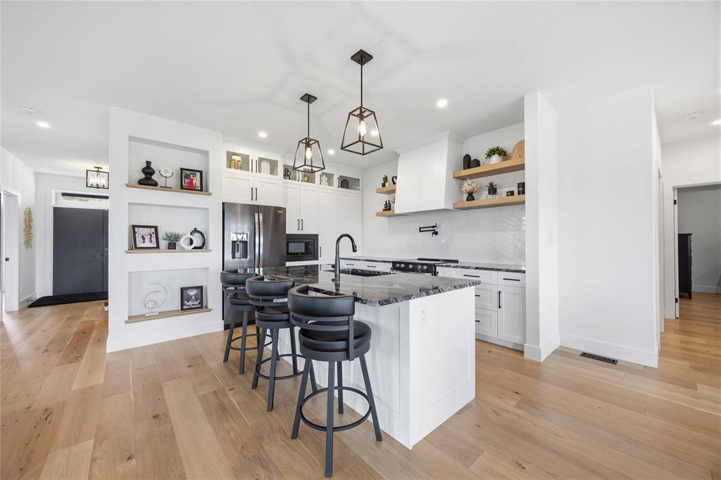 3745 QUEEN Street, Plympton-Wyoming, Ontario, Canada photo 8