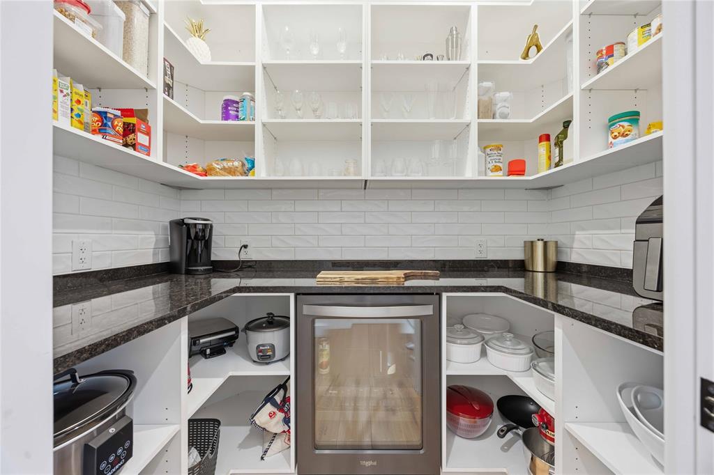 3745 QUEEN Street, Plympton-Wyoming, Ontario, Canada photo 14