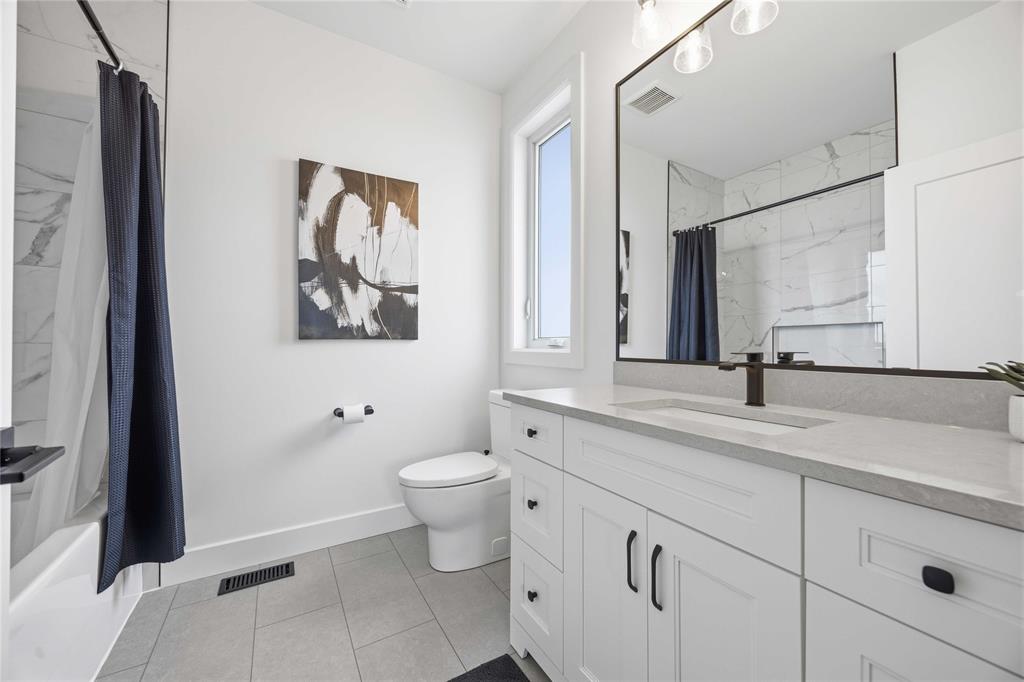 3745 QUEEN Street, Plympton-Wyoming, Ontario, Canada photo 17