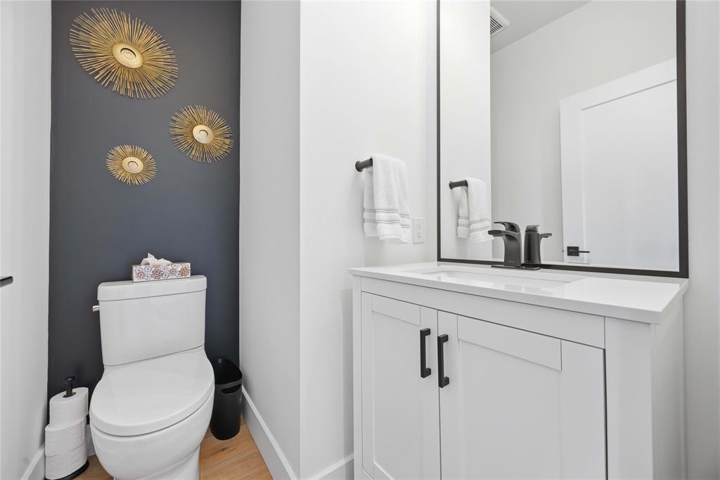 3745 QUEEN Street, Plympton-Wyoming, Ontario, Canada photo 18