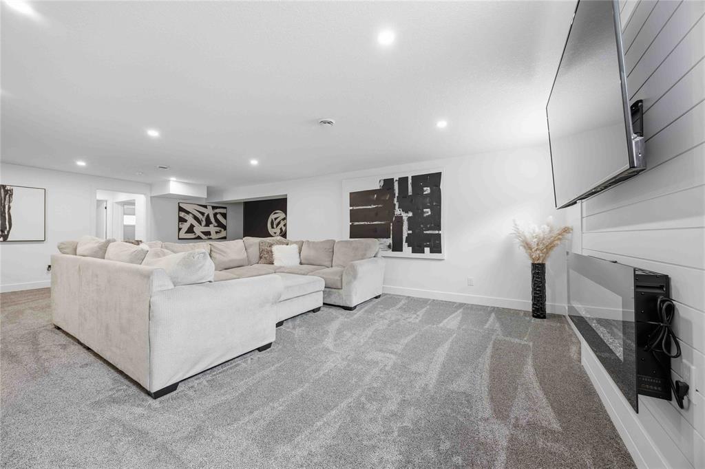 3745 QUEEN Street, Plympton-Wyoming, Ontario, Canada photo 24