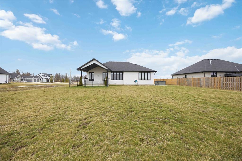 3745 QUEEN Street, Plympton-Wyoming, Ontario, Canada photo 35