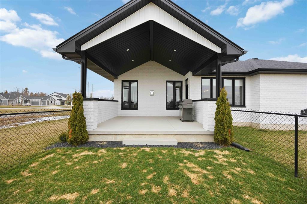 3745 QUEEN Street, Plympton-Wyoming, Ontario, Canada photo 37