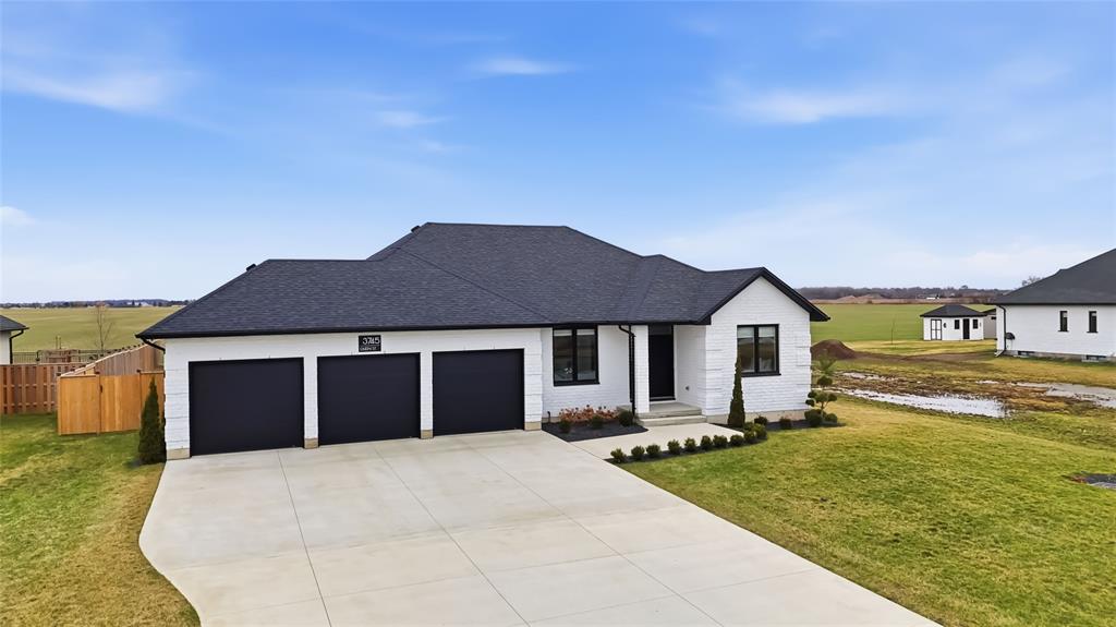 3745 QUEEN Street, Plympton-Wyoming, Ontario, Canada photo 38